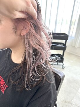 ドットハリス(.HARRISS) ホワイトピンク×インナーカラー／Instagram【harriss_shunpei】