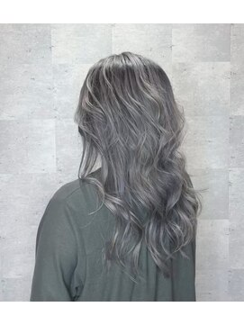 ヘアサロン リボーン(Hair salon Reborn) シャドールーツカラー×シルバー