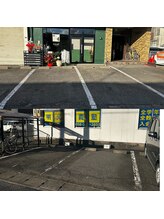 お車でお越しの方も駐車場完備してます