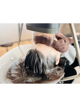 年齢とともに引き起こされる髪や頭皮のダメージをケア。アロマヘッドスパで気分も癒されながらリフレッシュ