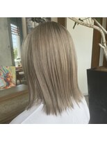 ステイシー(STACY)&nbsp;透け感ミルクティーベージュ／ストレートミディ