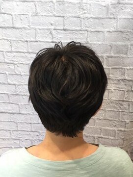 ミーティア バイ クアトロ(Meteor By QUATRO) 大人ショートスタイル