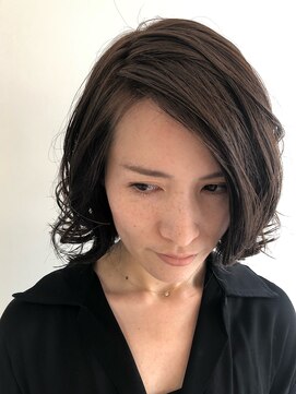 ノアーズアーク(Noah's Ark) ユルカワ外ハネミディアムロブ