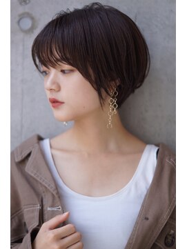 アトリエ フェム(atelier.fem) タイトなシルエット×質感重視のショートスタイル