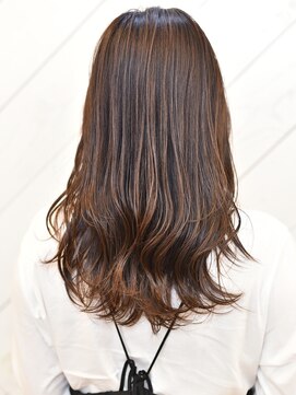 イリーブ(elieve) ブラウンベースにラベンダーを入れ艶髪へ　＃髪質改善