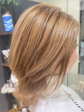 アキオドットヘアー(AKIO.hair) 秋冬にもオススメ! 外国人風ハイトーンミルクティーベージュ!