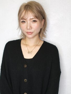 バース(BIRTH) 天神【BIRTH】外ハネフェザーショート×くすみベージュ