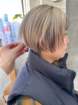 テトヘアー(teto hair) ブリーチカラー、ブリーチ2回、ブロンドカラー、ショートヘア