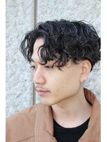 フランクスバーバー アンド ビアークラブ(FRANK'S BARBER and BEER CLUB)&nbsp;スパイラルミックスラルフカールセンターパート黒髪パーマ