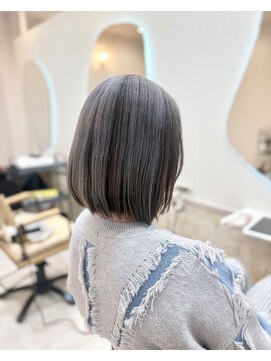 ミュミュ(mu-mu) シルバーカラー似合わせカット