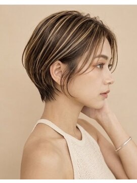 髪質改善サロン WE BE PARSLEY atre 川越店【ウィービーパセリアトレ】 白髪を隠さずデザインに変える！脱・白髪染めハイライトショート