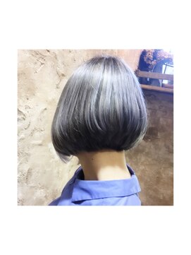 マギーヘア(magiy hair) magiy hair　[Yumoto Yuka] ブルーホワイトボブ