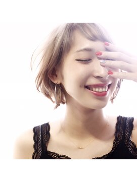 リラ バイ クオーレ(LIRA by CUORE) 耳かけショート