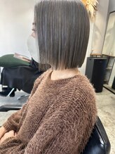 ライン感のキレイな切りっぱなしボブでワンランク上のヘアデザインを。