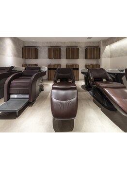 フルフラットの「YUME」で寛ぎながらエイジングケアを。眼・肩のこりに効く丁寧なマッサージで極上のRelax