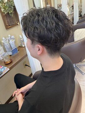 コア フィール ア デイ(COIFFURE A DAY) 【見附 今町】ジェルパーマ 波巻き