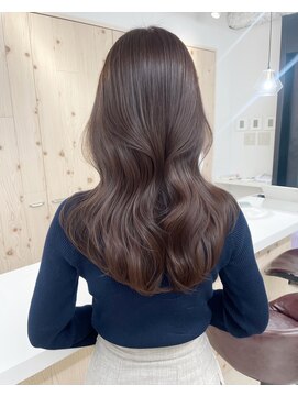 メルト 新宿(Melt) ナチュラルでかわいいベージュカラー