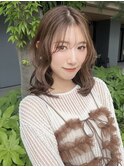 柔らかいオリーブベージュ　大人可愛いレイヤー　顔まわりカット