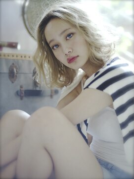 テイラー(Taylor) プラチナカラーで作るLAガールロブ