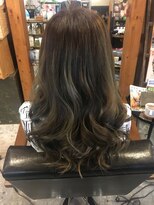 ジース(JY'S) 巻き髪グレージュヘアー