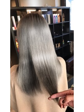 キラ(KIRA) アッシュグレージュ