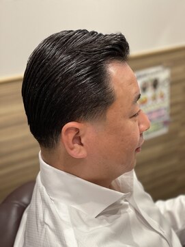 銀座マツナガ 神田店 30代40代メンズ刈り上げフェードスタイルかき上げ短髪ワイルド