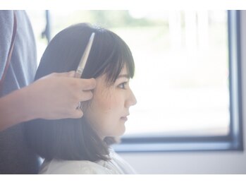 アオゾラ(Aozora)の写真/お客様一人ひとりの髪質、骨格に合わせて、本音に応えます。頭皮と髪への負担を考えた施術が人気◎