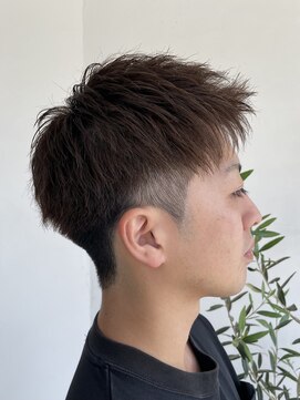 アルマ(ALMA) アップバングショートスパイキーショート刈り上げツーブロック