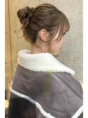 beige × chignon