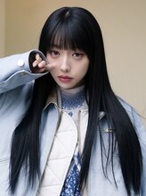 ユエン(uyen) 【泓田】黒髪ぱっつんストレートブルーブラック髪質改善