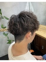 エルマノ 仙川(L mano)&nbsp;〈k18〉メンズパーマブリーチフェードツーブロックスパイラル