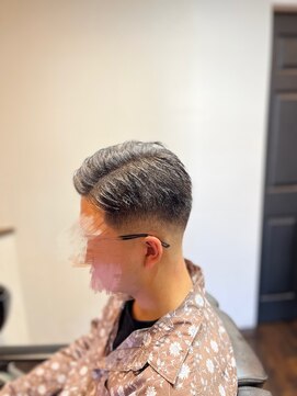 メンズ ヘアー ジーズ(Men's hair G's) ミドルフェード×サイドパート