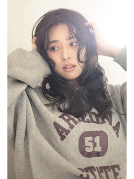 ファム(FAM) レイヤーロング　パーマ　ブルーブラック　代官山 中目黒 恵比寿