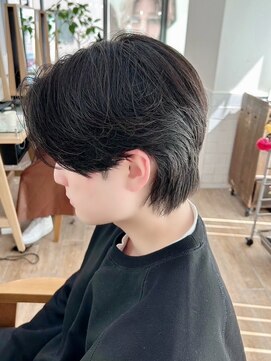 ネオリーブ クーロ メゾン 横浜(Neolive curro Maison) 韓国マッシュ　センターパートフェザーパーマ　MEN’S HAIR