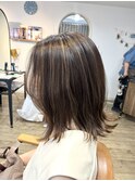 自然で品のある外ハネハイライトカラー