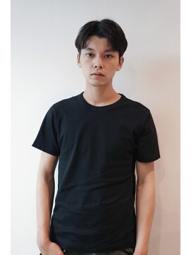 シーカ(siika) センターパート/ニュアンスパーマ/カルマヘア/毛流れパーマ