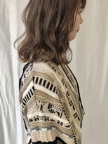 ツイギー 伊賀上ビル店(TWiGGY)&nbsp;鎖骨レングスのワンレンミディアム。ミルクティーベージュ。