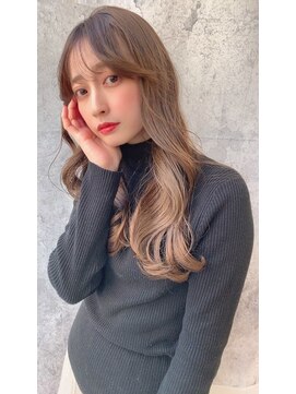 アイユー(ii+U) クリーミーベージュ　ゆる巻き　韓国　顔周りカット　レイヤー