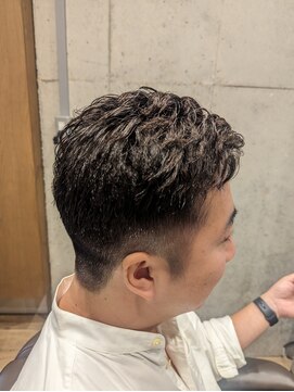 ルレ 本山(Relais) さっぱり刈り上げ大人メンズパーマスタイル