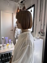 ロカ 表参道(loka)&nbsp;切りっぱなしボブ/ミルクティベージュ[表参道/ブリーチ]Mai