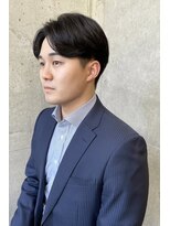 ファム(FAM)&nbsp;センターパート　ビジネススタイル　刈り上げ　代官山　中目黒