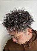 スパイキーショートツイストパーマブロンドメッシュ