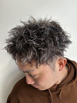 グラフ 立川(Graph.) スパイキーショートツイストパーマブロンドメッシュ