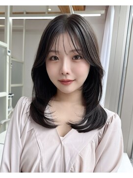 アフロート ディル(AFLOAT D'L) ひし形シルエットのミディアムレイヤーが小顔に見える