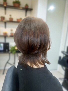 ビビ(vivi_) ミディアム外ハネスタイル