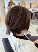 大人の丸みショートボブ×ツヤブラウン