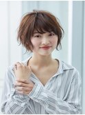 大人フェミニンなショートヘア