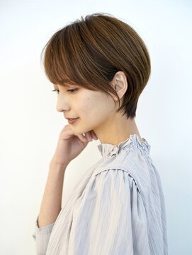 アイスバーグ(eyesburg) 20代30代40代丸みショート艶髪前下がりモカベージュ清澄白河