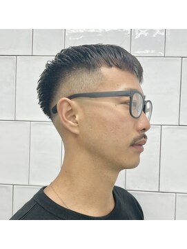 メリケンビューティーパーラー コウベ(MERICAN BEAUTY PARLOR KOBE) メンズカット スキンフェードブルーブラックベリーショート