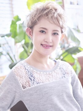 エマージュ 新宿(Emerge) コケティッシュ★美★シルエットショートヘア